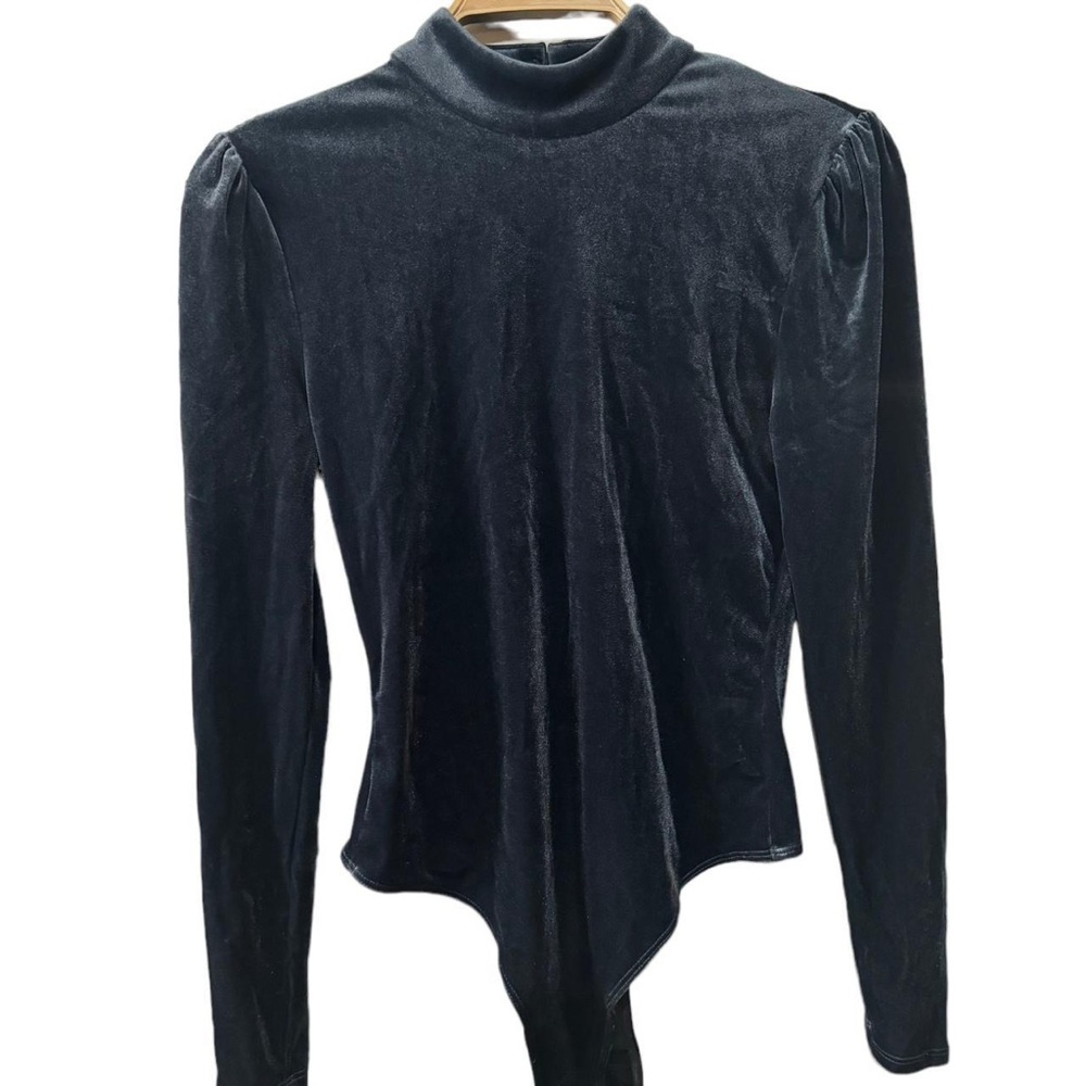 Long-sleeved blue bodysuit with a keyhole in back